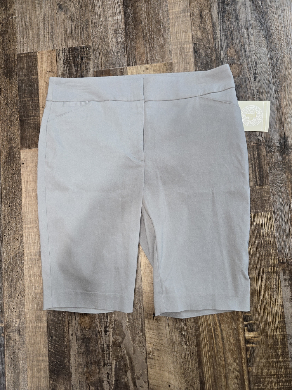 Women’s Light Gray Cargo-Style Shorts — Stretch Pull-On Comfort